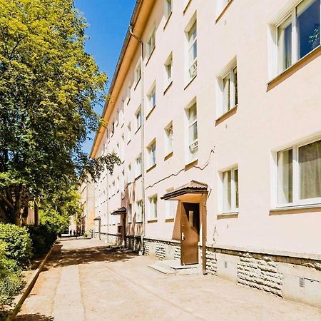 Sunny Apartment, 7 Min With Tram To The Old Town Tallinn Kültér fotó